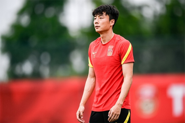 国足补招李磊驰援！边后卫吃紧，其 9 日抵首尔并将参训