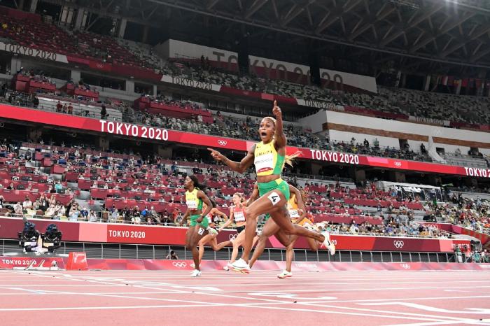 女子百米飞人大战，沉封33年奥运会纪录被打破，牙买加包揽金银铜！