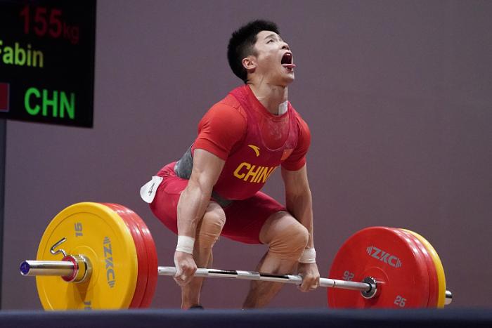 尴尬！李发彬举重夺金后宣布婚讯，奥运奖牌却是废品回收制造的